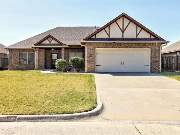1301 Ridgeway Drive, Moore, OK 73160