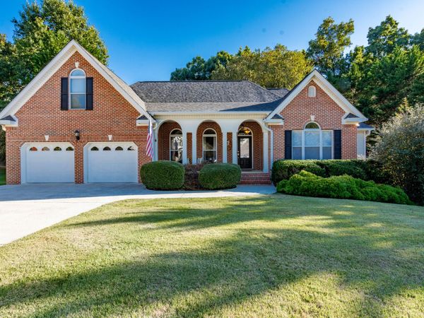 826 Brooke Stone Drive, Soddy Daisy, TN 37379