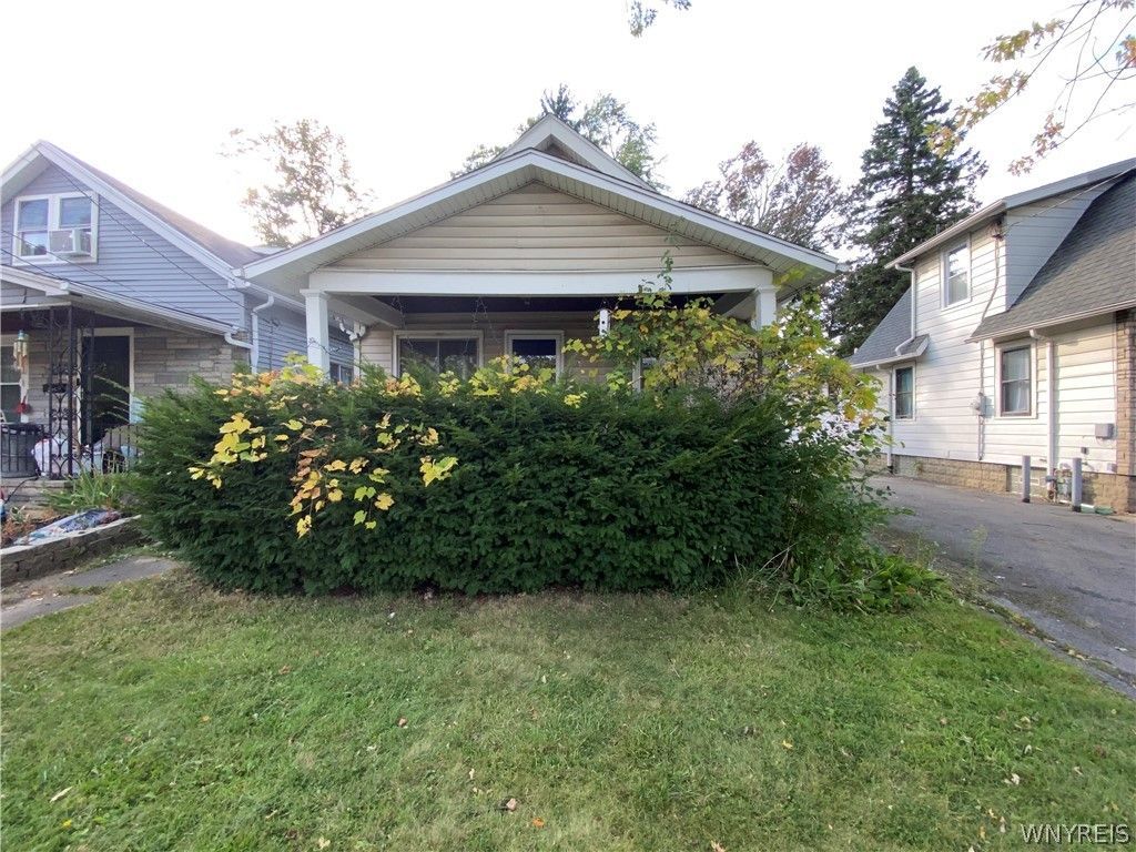212 74th Street, Niagara Falls, NY 14304 Main Photo