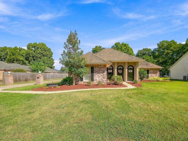 2010 Fairview Ave, Port Allen, LA 70767