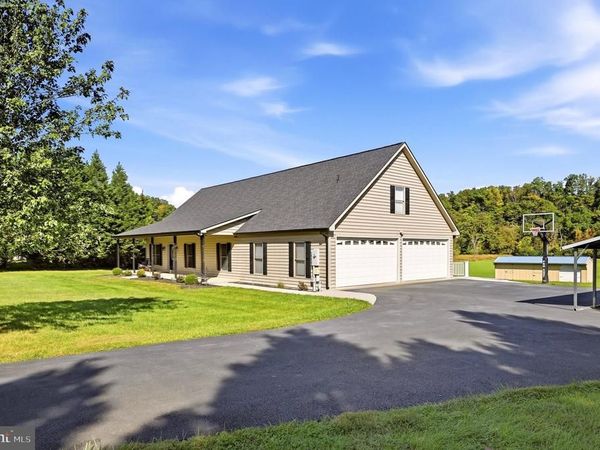 858 ABBIE LANE, KEARNEYSVILLE, WV 25430