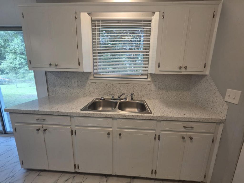 390 Furman Lane Photo 10