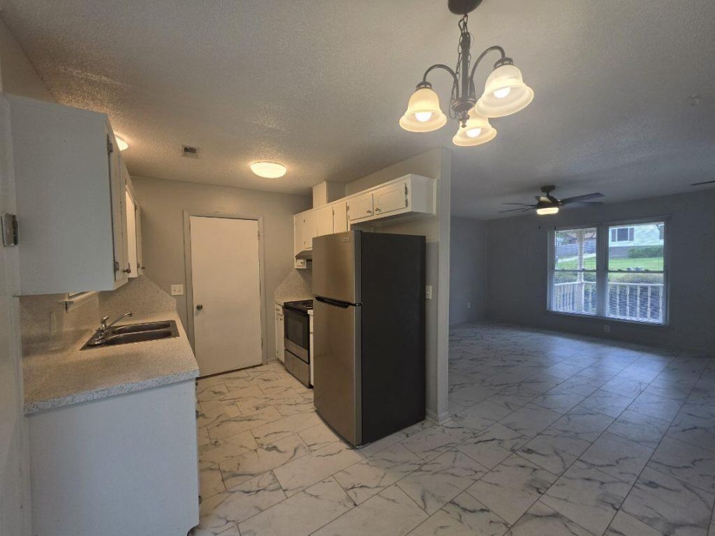 390 Furman Lane Photo 8