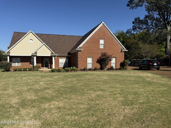 7220 E Golden Oaks Loop Drive, Southaven, MS 38671
