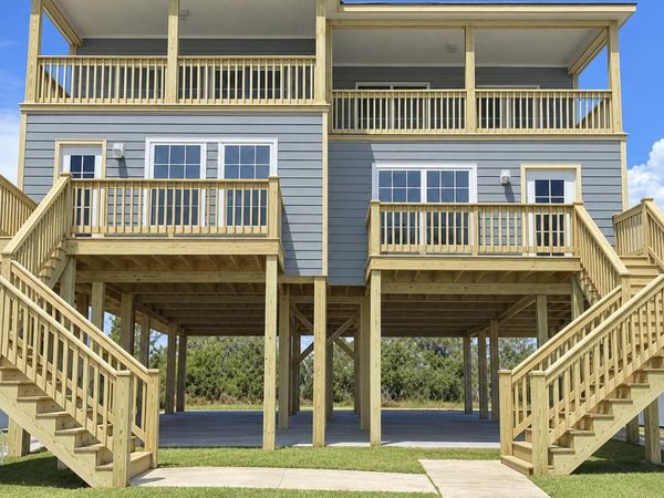 321 Lac Bleu Avenue, Pass Christian, MS 39571