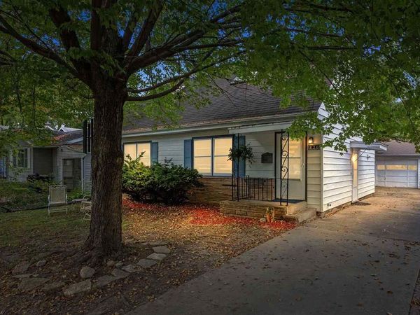 826 Walnut St, Iowa City, IA 52240