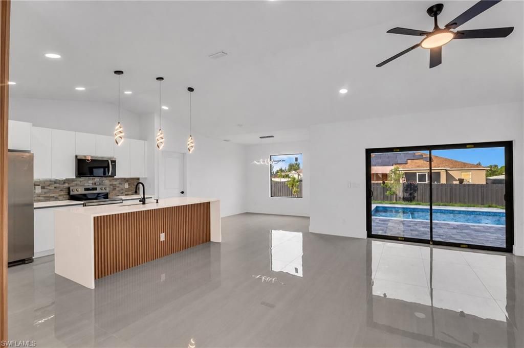 4042 NE 10th Pl, Cape Coral, FL 33909 Photo