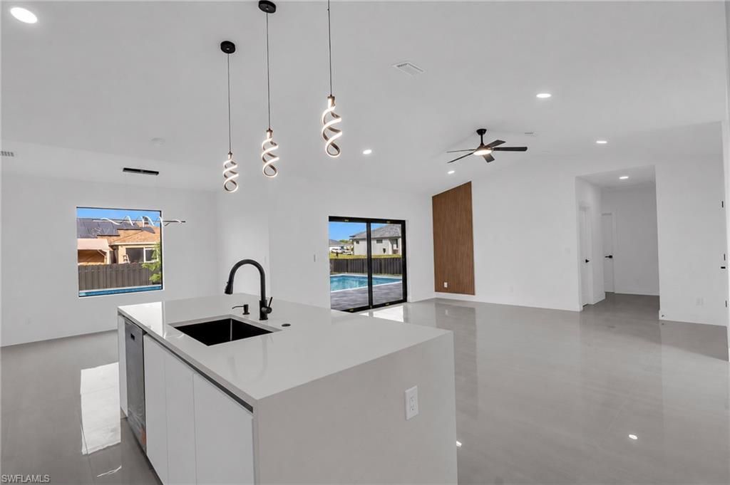 4042 NE 10th Pl, Cape Coral, FL 33909 Photo
