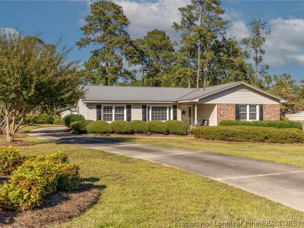 821 E Donaldson Avenue, Raeford, NC 28376