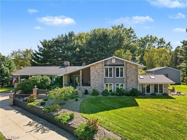 4824 Rolling View Drive , Akron, OH 44333