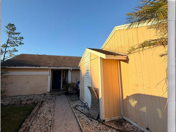 3234 FOX LAKE DRIVE , TAMPA, FL 33618