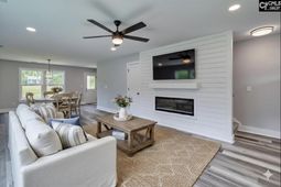 209 Lynch Lane  photo 4