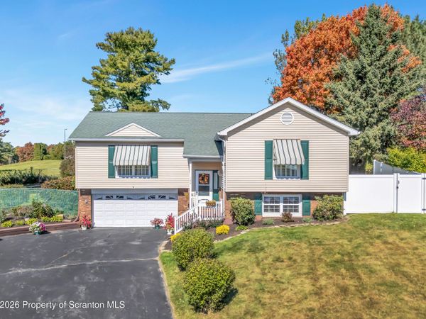 124 Leland Drive, Clarks Summit, PA 18411