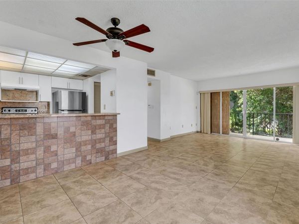 8887 Fontainebleau Blvd , Unit 206, Miami, FL 33172