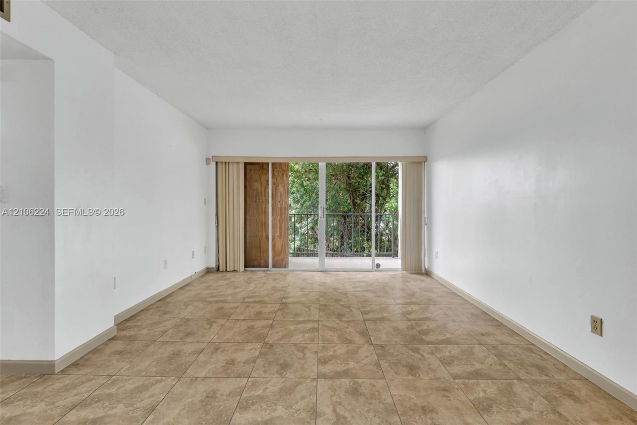 8887 Fontainebleau Blvd , Unit 206, Miami, FL 33172 Photo