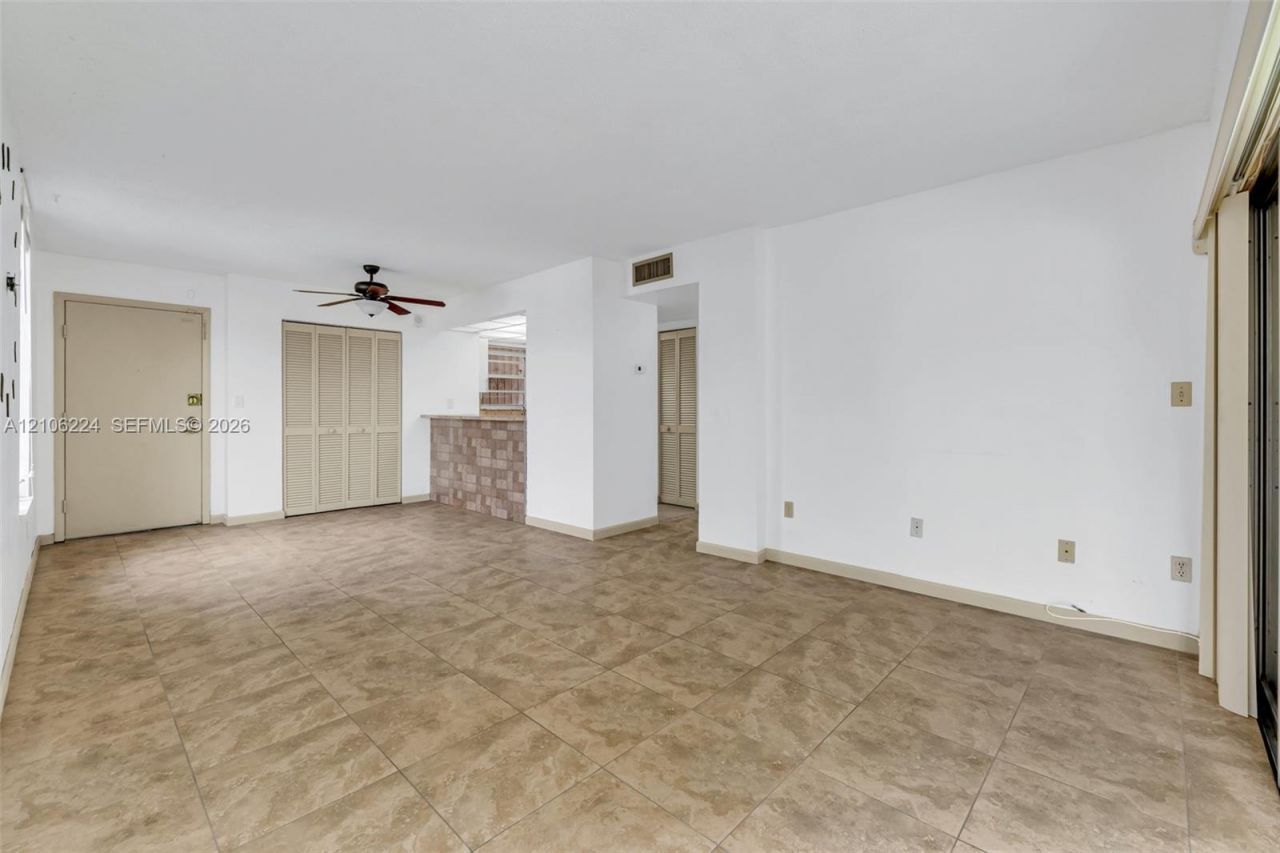 8887 Fontainebleau Blvd , Unit 206, Miami, FL 33172 Photo