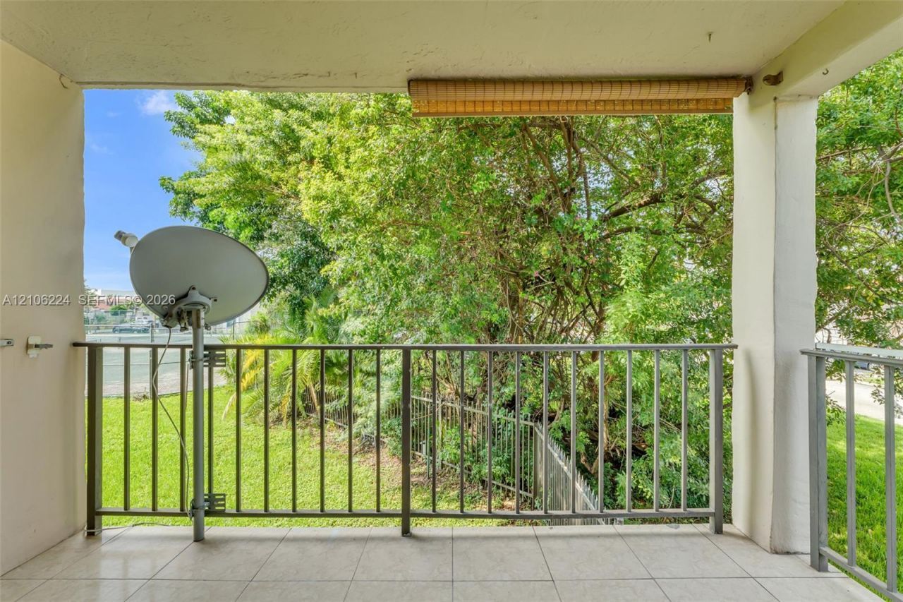 8887 Fontainebleau Blvd , Unit 206, Miami, FL 33172 Photo