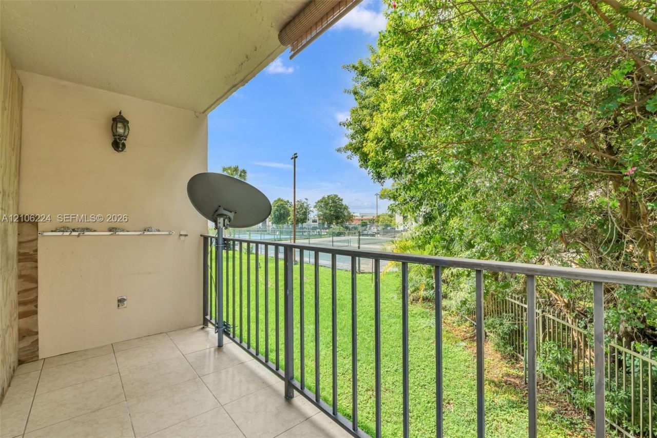 8887 Fontainebleau Blvd , Unit 206, Miami, FL 33172 Photo
