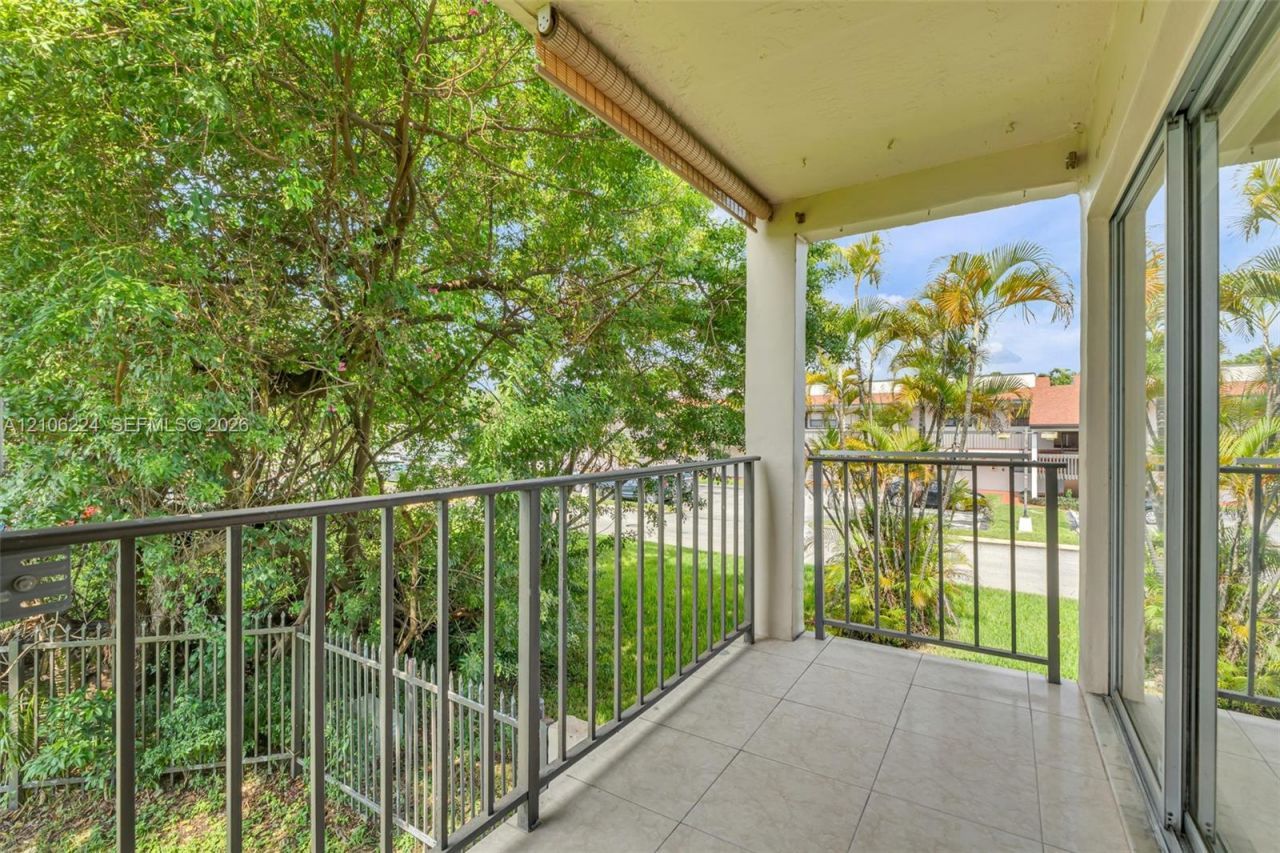 8887 Fontainebleau Blvd , Unit 206, Miami, FL 33172 Photo