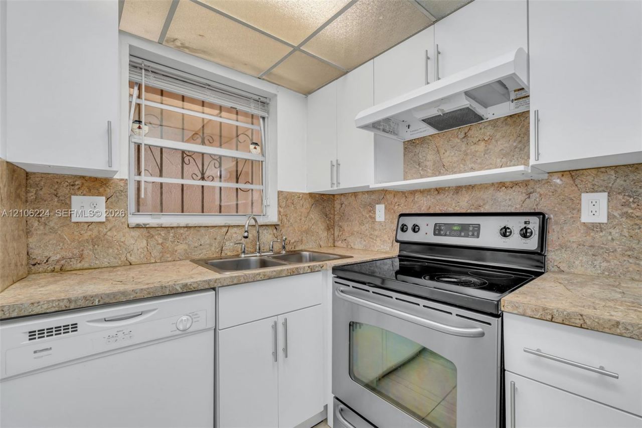 8887 Fontainebleau Blvd , Unit 206, Miami, FL 33172 Photo