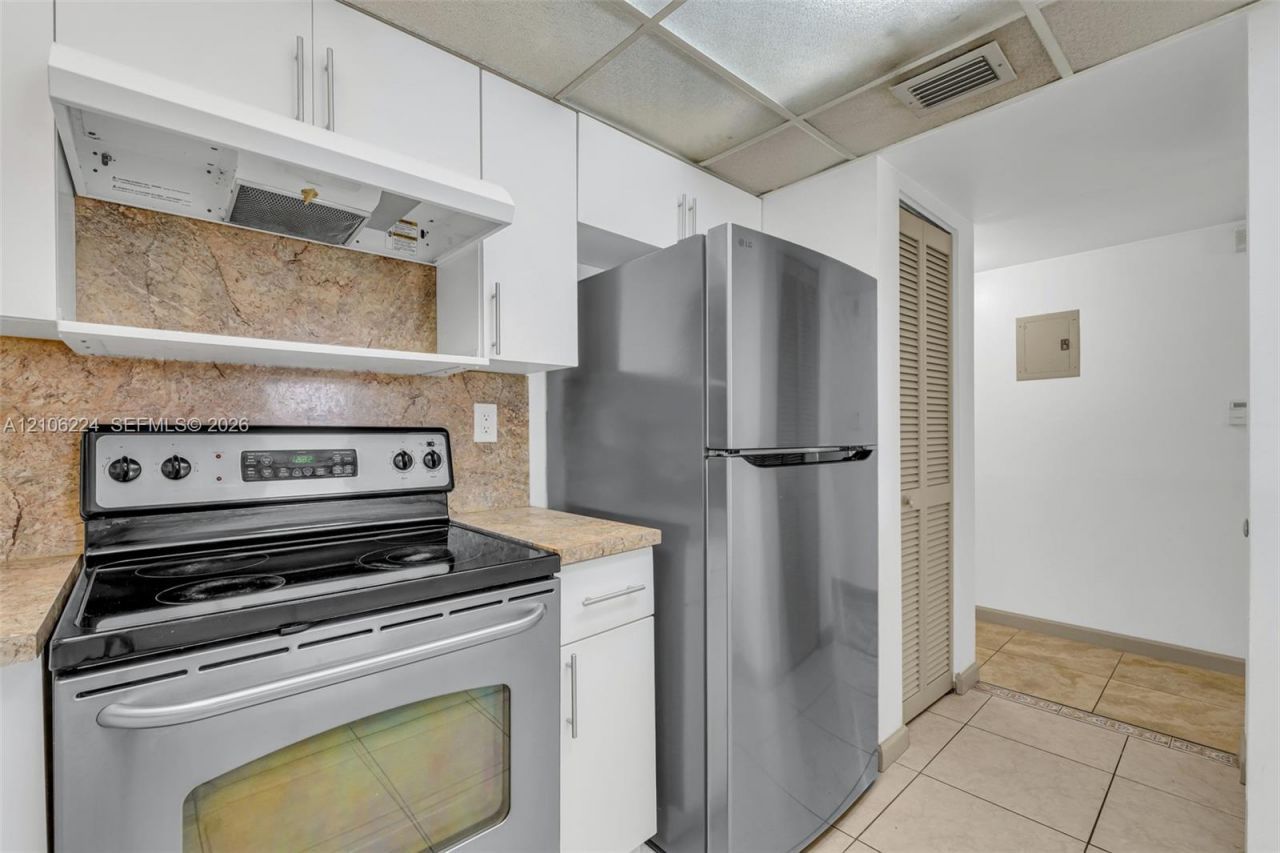 8887 Fontainebleau Blvd , Unit 206, Miami, FL 33172 Photo