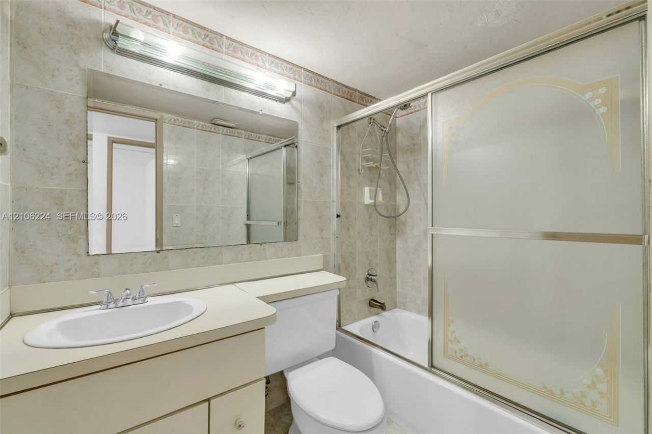 8887 Fontainebleau Blvd , Unit 206, Miami, FL 33172 Photo