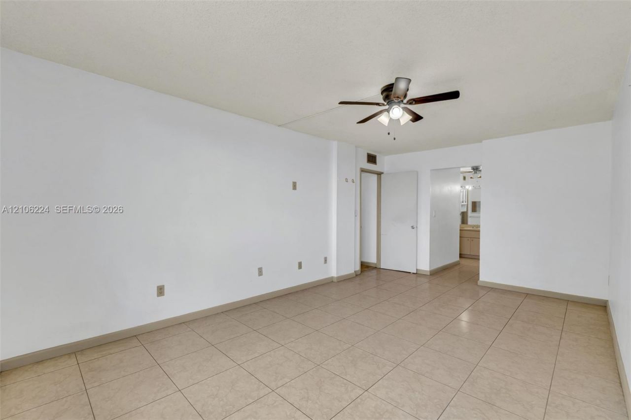 8887 Fontainebleau Blvd , Unit 206, Miami, FL 33172 Photo