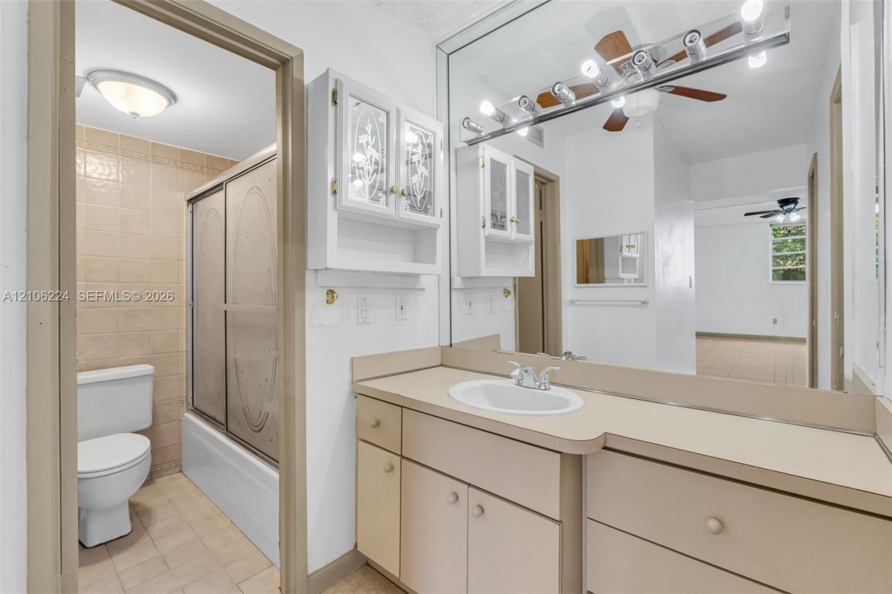 8887 Fontainebleau Blvd , Unit 206, Miami, FL 33172 Photo