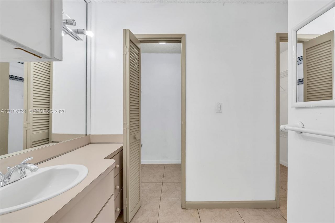 8887 Fontainebleau Blvd , Unit 206, Miami, FL 33172 Photo