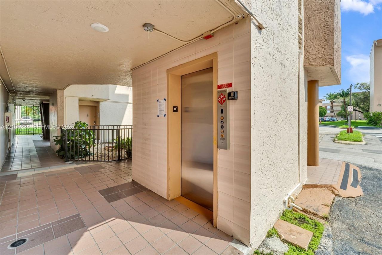 8887 Fontainebleau Blvd , Unit 206, Miami, FL 33172 Photo