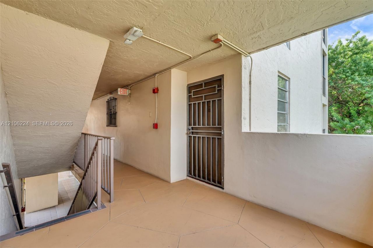8887 Fontainebleau Blvd , Unit 206, Miami, FL 33172 Photo
