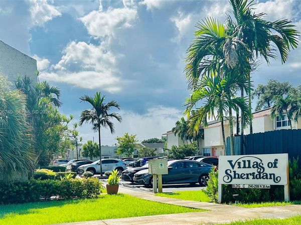 2554 N 38th Ave , Hollywood, FL 33021