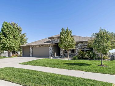 1611 S 208th Street, Omaha, NE 68022