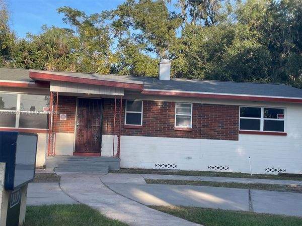 317 Parkway St , Daytona, FL 32114