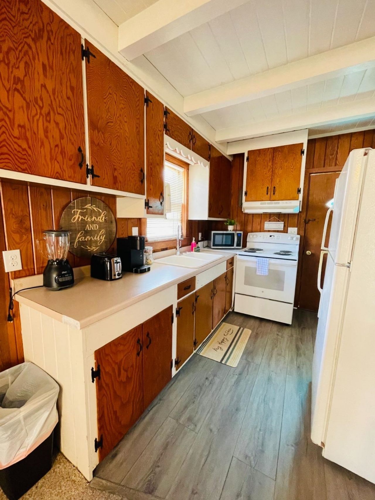 2104 Perrin Dr.  Photo 4