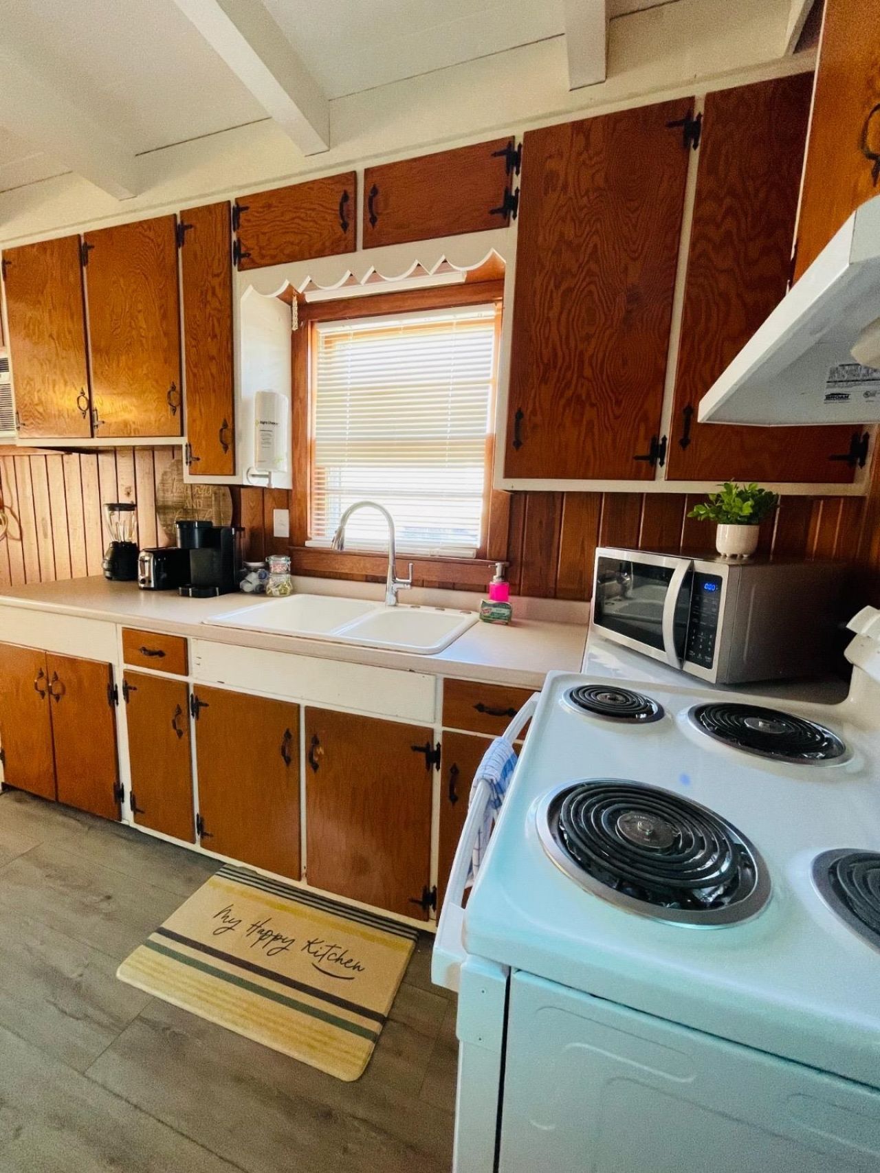 2104 Perrin Dr.  Photo 8
