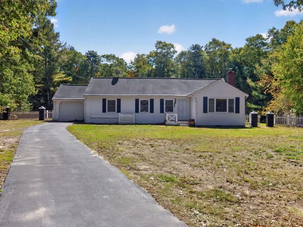 8 Spectacle Pond Drive, East Falmouth, MA 02536