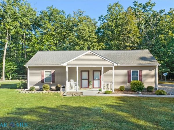 541 W Hickory Neck Road, Urbanna, VA 23175