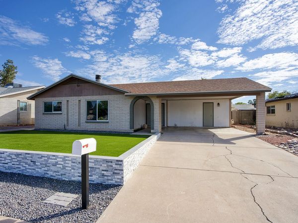 3049 W SUNNYSIDE Drive, Phoenix, AZ 85029