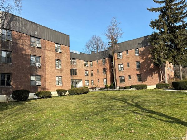 23 Schenck Avenue , Unit 1AC, Great Neck, NY 11021