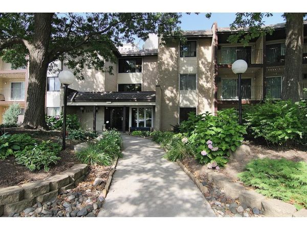 1690 Highway 36 W, Unit 221, Roseville, MN 55113