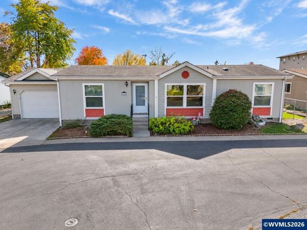 652 Royalty Cir NE, Salem, OR 97301