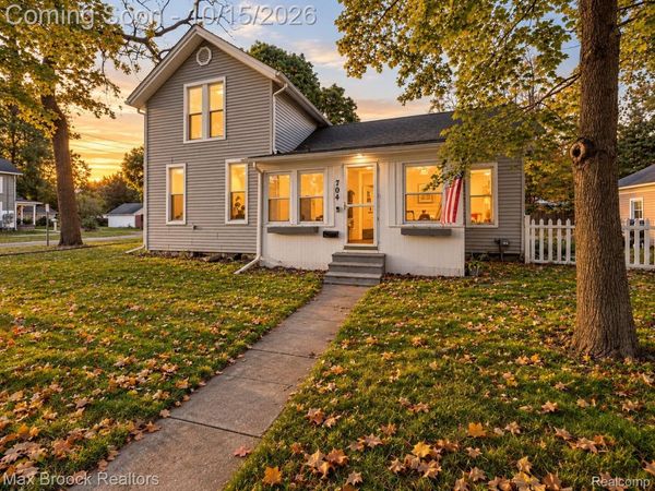 704 E Washington Street, Howell, Mi 48843
