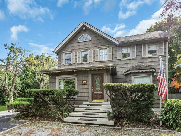 126 Harbor Hill Road , Roslyn Heights, NY 11577