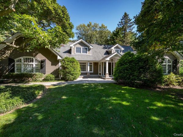 15 Haddington Drive, Old Westbury, NY 11568