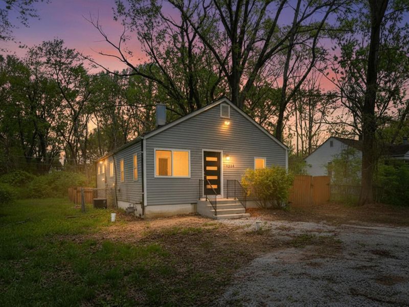 2564 Abington Road, Columbus, OH 43231 Photo 2