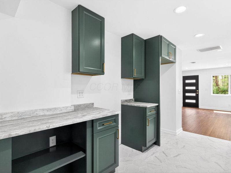 2564 Abington Road, Columbus, OH 43231 Photo 6