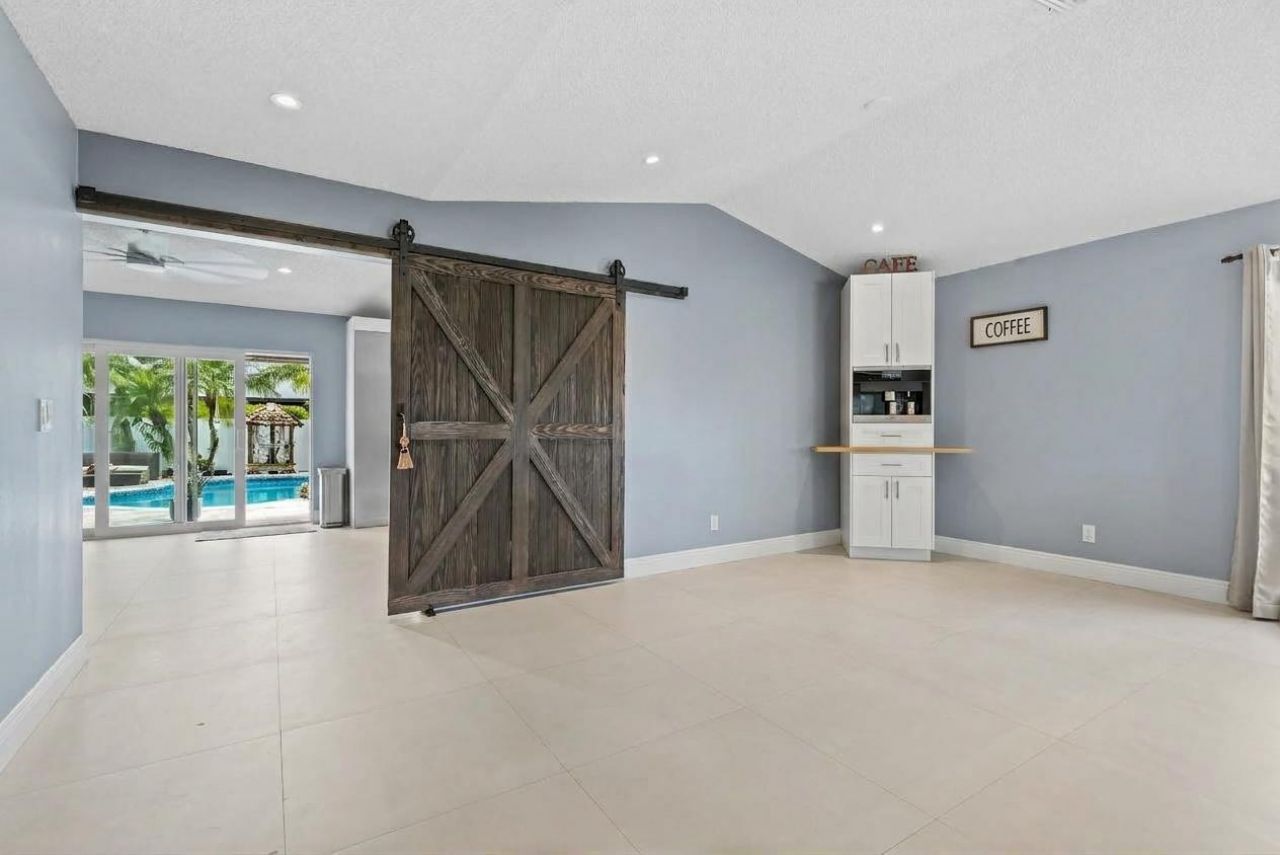 10110 SW 16th Place, Davie, FL 33324 Photo