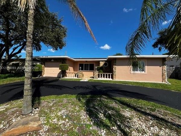 1325 N 74th Ter , Hollywood, FL 33024