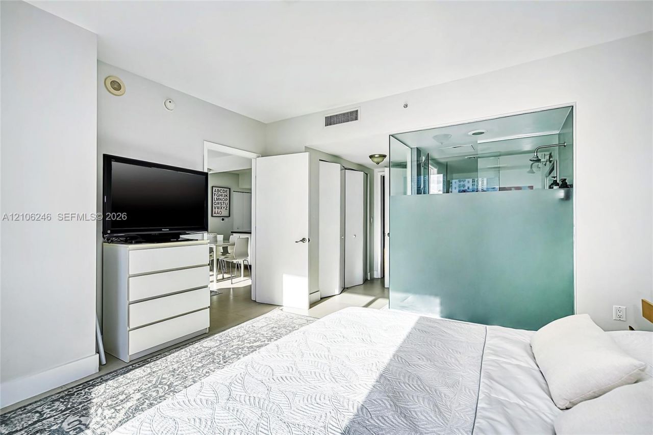 92 SW 3rd St , Unit 1511, Miami, FL 33130 Photo